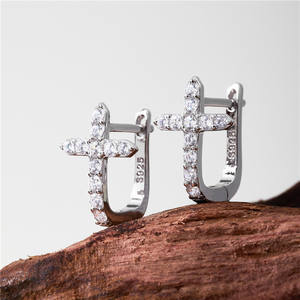 Boucles d'oreilles croix en argent sterling S925 minimaliste, version cuivre personnalisable, zircone taille ronde, or 14 carats pour femmes - Product Image 3