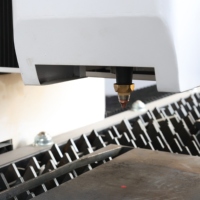 Machine de découpe laser à fibre CNC 3015 professionnelle pour tôles, plaques, tubes ronds et tubes carrés avec table d'échange automatique