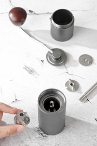 Flash Sale Fünf-Sterne-OEM Langlebiges Edelstahl-Handkaffeemühlen-Werkzeug für die Kaffeemühle zu Hause - Product Image 5