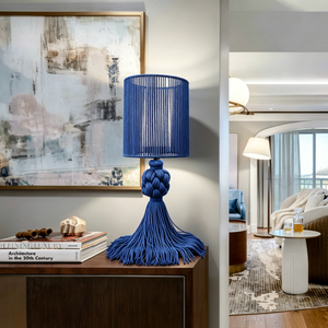 Lámpara <span class=keywords><strong>de</strong></span> Mesa Artesanal Decorativa Única con Borlas <span class=keywords><strong>de</strong></span> <span class=keywords><strong>Macramé</strong></span> Azul, Lámpara <span class=keywords><strong>de</strong></span> Acento Moderna Estilo Boho - Product Image 1
