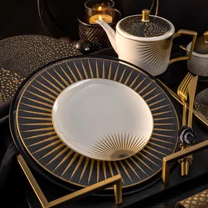 Set di stoviglie in ceramica oro nero di lusso OEM Fine Bone China stoviglie per la casa ristorante Hotel Set da pranzo in ceramica