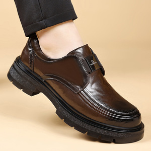 รองเท้าหนังผู้ชายแบบสวม พื้นหนา สไตล์อังกฤษ ลำลอง ใส่ทำงาน ใส่ได้ทุกโอกาส สีน้ำตาล สีดำ สำหรับผู้ใหญ่ ใส่ได้ทุกฤดู - Product Image 3