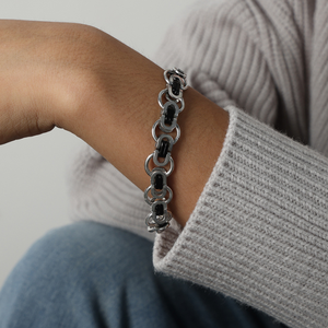 Collana con bracciale di nicchia elegante e elegante francese nuovo Design in acciaio inossidabile non sbiadisce il Set di gioielli da donna dell'industria pesante - Product Image 5