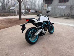 Motocyclette à essence d'occasion V8 avec un moteur de 200 cm³ - Product Image 6