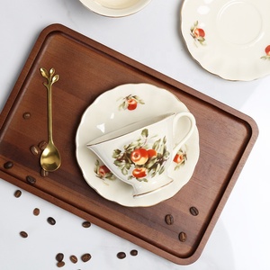 Promotion à prix réduit : Tasse à café en céramique motif pomme rouge rétro européenne avec bord doré et soucoupe - Product Image 3