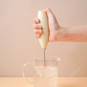 Mousseur à lait portatif, batteur à café avec support, fonctionne avec 2 piles AA, fouet en acier inoxydable, mélangeur de poudre protéinée - Product Image 3