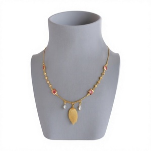 Collier à chaîne doré élégant, simple et époustouflant pour femmes et filles pour la fête et la collection de vêtements quotidiens décontractés - Product Image 2