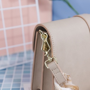 Acrylic Shoulder Strap PU Leather <b>Tote</b> <b>Bag</b> with <b>Zipper</b> Closure Two Straps New Fashion Lady Trendy Messenger Handbag From China - Product Image 4