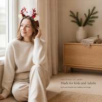Serre-tête festif de Noël avec bois de renne, oreilles en fausse fourrure pelucheuse, pompons et baies pour fête, costume ou accessoire photo