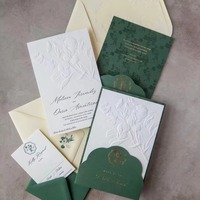 Suite d'invitations de mariage personnalisées style ferme américaine, avec texture gaufrée à sec, carte d'invitation de mariage de luxe artisanale