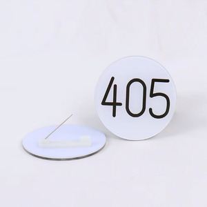 Pin de Solapa Personalizado Barato con Logotipo Impreso en Epoxi UV, Acrílico Transparente, Diseño Anime - Product Image 3