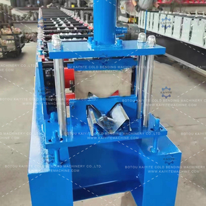 Machine de formage à froid de gouttières de toit de type M avec pompe à moteur pour tôles galvanisées, pour matériaux de construction - Product Image 4