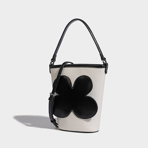 Sac seau noir et blanc de vente directe d'usine avec décoration de trèfle à quatre feuilles, sac pour femme simple et à la mode - Product Image 5