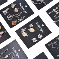 Cartes de présentation de bijoux en papier de luxe de couleur noire avec logo personnalisé de taille mécanique personnalisée avec trou de suspension