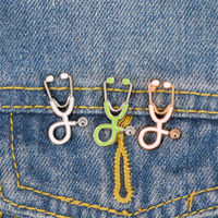 En gros, Prêt à expédier : Pin's en émail et métal personnalisé Stéthoscope pour Médecins et Infirmières, Prix de gros pour blouses médicales et sacs