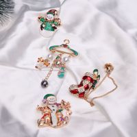 Vente en gros 2023 broche de noël bonhomme de neige père noël botte guirlande bijoux de mode cadeaux de vacances broches de décoration de noël