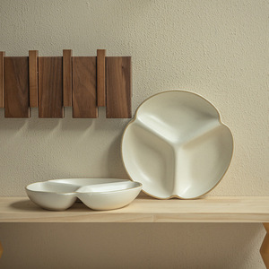 Bandeja de Servir Minimalista, Ecológica y Contemporánea de Cerámica y Porcelana con 3 Compartimentos para el Hogar y Restaurantes - Product Image 3
