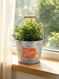 Pot en zinc Carol Wholesale de 7,5 pouces avec poignée en bois, style américain, imprimé « Hello Fall », pot à fleurs en métal galvanisé pour la maison, le jardin et l'intérieur - Product Image 4