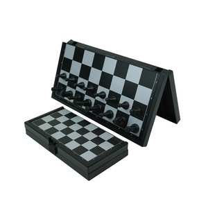 Mini Set di <span class=keywords><strong>scacchi</strong></span> in plastica per bambini <span class=keywords><strong>portatili</strong></span> con scacchiera pieghevole magnetica e pezzi degli <span class=keywords><strong>scacchi</strong></span> - Product Image 6