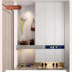 Armoire à portes battantes moderne personnalisable SANTOPOVA avec tringle de suspension et rangement de tiroirs pour la chambre à coucher - Product Image 1