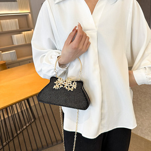 Hot Sale Pearl Chain Drilling Evening Banquet Shoulder Crossbody <b>Handbag</b> Tas Wanita Retro Trend Women's Evening Bags - Product Image 5