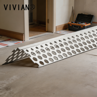 Profilé d'angle métallique perforé en L avec aile en maille pour la protection des coins des murs en plâtre et cloisons sèches