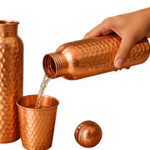 Ensemble cadeau de bouteille d'eau en cuivre pur de haute qualité avec deux verres martelés, réutilisables, pour le sport, récipient d'hydratation en métal - Product Image 1