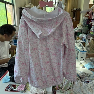 Felpa con Cappuccio per Yoga DH OEM ad Alta Elasticità per Ragazze, Giacca Sportiva Personalizzata con Stampa a Fiocco, Cappotto Traspirante con Zip Intera per Bambini - Product Image 4