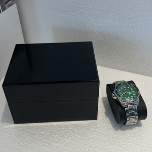 Estuche <span class=keywords><strong>de</strong></span> Lujo <span class=keywords><strong>para</strong></span> Reloj con Logotipo Personalizado, <span class=keywords><strong>Caja</strong></span> <span class=keywords><strong>de</strong></span> <span class=keywords><strong>Madera</strong></span> Lacada en Negro Brillante con Interior <span class=keywords><strong>de</strong></span> Cuero PU Negro <span class=keywords><strong>para</strong></span> Viaje - Product Image 3
