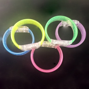 กำไลข้อมือพลาสติกเรืองแสงสำหรับงานแต่งงาน กำไลไฟ LED แบบมีโลโก้สั่งทำ กำไลไฟ LED แบบฟองสบู่เรืองแสง กำไลไฟ LED สำหรับงานปาร์ตี้ - Product Image 2