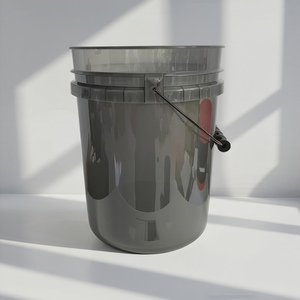 Seau de lavage de voiture transparent fumé <span class=keywords><strong>noir</strong></span> obsidienne de 5 gallons avec poignée en métal et filtre à saleté, logo imprimé - Product Image 1