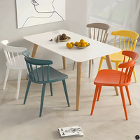 Chaise de salle à manger empilable en plastique moderne et contemporaine pour restaurant, salon, extérieur et hôtel (vente en gros)