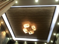 Largeur décorative intérieure 204mm, motif en bois, Fiber de bambou enduite de PVC, bande creuse, Grille, panneau mural de plafond, panneau mural 3d cannelé
