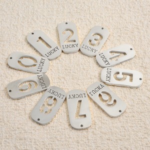 จี้ห้อยคอรูปป้ายห้อยคอสุนัขเลขนำโชค  แบบกำหนดเองได้  ชุบทอง  พร้อมความหมายมงคล  เป็นเครื่องรางนำโชค  ของที่ระลึก  ของขวัญ - Product Image 3