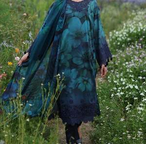 Ensemble de costumes Shalwar Kameez traditionnels indiens et pakistanais de qualité supérieure pour femmes, coupe régulière, longueur au sol, pour fêtes et mariages - Product Image 3