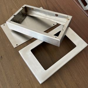 Fabrication sur mesure de pièces en tôle d'aluminium, d'acier inoxydable et de cuivre, par emboutissage, poinçonnage et étirage profond, selon les spécifications OEM. - Product Image 2