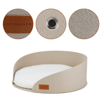 Lit pour chat en feutre beige avec coussin blanc doux, maison de couchage semi-fermée ronde pour animaux de compagnie avec bord incurvé pour chats d'intérieur, utilisation domestique