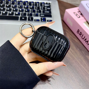 Étui pour écouteurs Apple Airpods Pro 3 avec motif de valise à rayures ondulées et boucle de verrouillage - Product Image 4