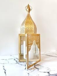 Lanterne à bougie en métal avec cadre en fer finition or et panneaux en verre pour décoration de maison et de mariage - Product Image 2