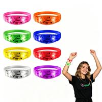 Bracelet LED en silicone lumineux à logo personnalisé, activé par le son et le mouvement, multicolore pour concert, fête, mariage, bar, événement