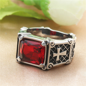 Europäisch-Amerikanischer Edelstahl Kreuzförmiger Ring Retro Trendy Unisex Personalisierter Punk Quadratischer Stein Mehrfarbiger Herrenring - Product Image 1