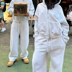 Conjunto de Sudadera con Capucha y Pantalones Anchos Personalizados, Conjunto Deportivo Blanco con Estampado, Pantalones Anchos y Sudadera con Capucha - Product Image 1