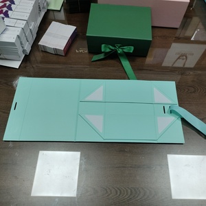 กล่องแม่เหล็กพับได้สีเขียวแข็งแรง จัดส่งรวดเร็ว กล่องของขวัญกระดาษแบบกำหนดเองได้ - Product Image 3