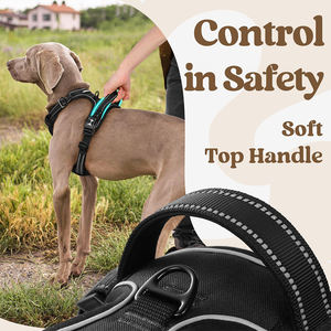 Arnés suave ajustable para perros Arnés para mascotas sin tirones con 3 hebillas Mango de control Chaleco reflectante para perros fáciles de caminar para perros medianos - Product Image 5