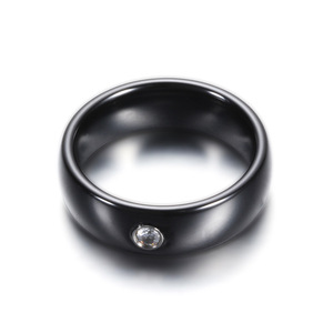 Bague en céramique noire et blanche avec diamant de 6 mm, taille brillant rond, bijoux de mariage unisexe - Product Image 5