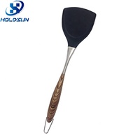Spatule de cuisine noire résistante à la chaleur avec logo personnalisé, spatule en silicone pour wok avec revêtement en bois, manche en acier inoxydable