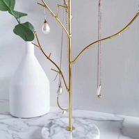Organisateur de bijoux en fil métallique moderne, supports pour colliers, bracelets et boucles d'oreilles avec bases rondes en marbre blanc