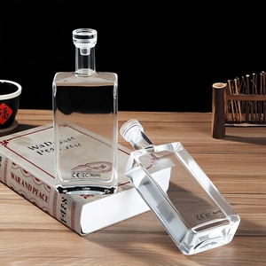 Bouteille en verre rectangulaire carrée de 500 ml, transparente, de qualité supérieure, avec logo personnalisé, fond épais en verre flint, pour whisky, vodka, liqueur, avec <span class=keywords><strong>bouchon</strong></span> - Product Image 1