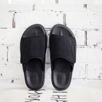 Tongs d'été Pantoufles Hommes Sandales Plage Chaussures Couple Fabricants Vente en Gros Chaussures Causal Chaussure Vietnam PVC Unisexe Noir