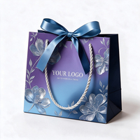 Maßgefertigte Farbverlauf Blau-Lila Blumen-Geschenktüte mit Satin-Schleife und Seilgriffen Luxus Boutique Einkaufstasche Großhandel